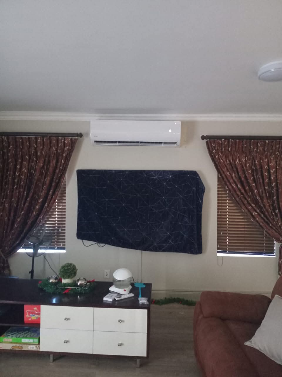 Family room wall-split