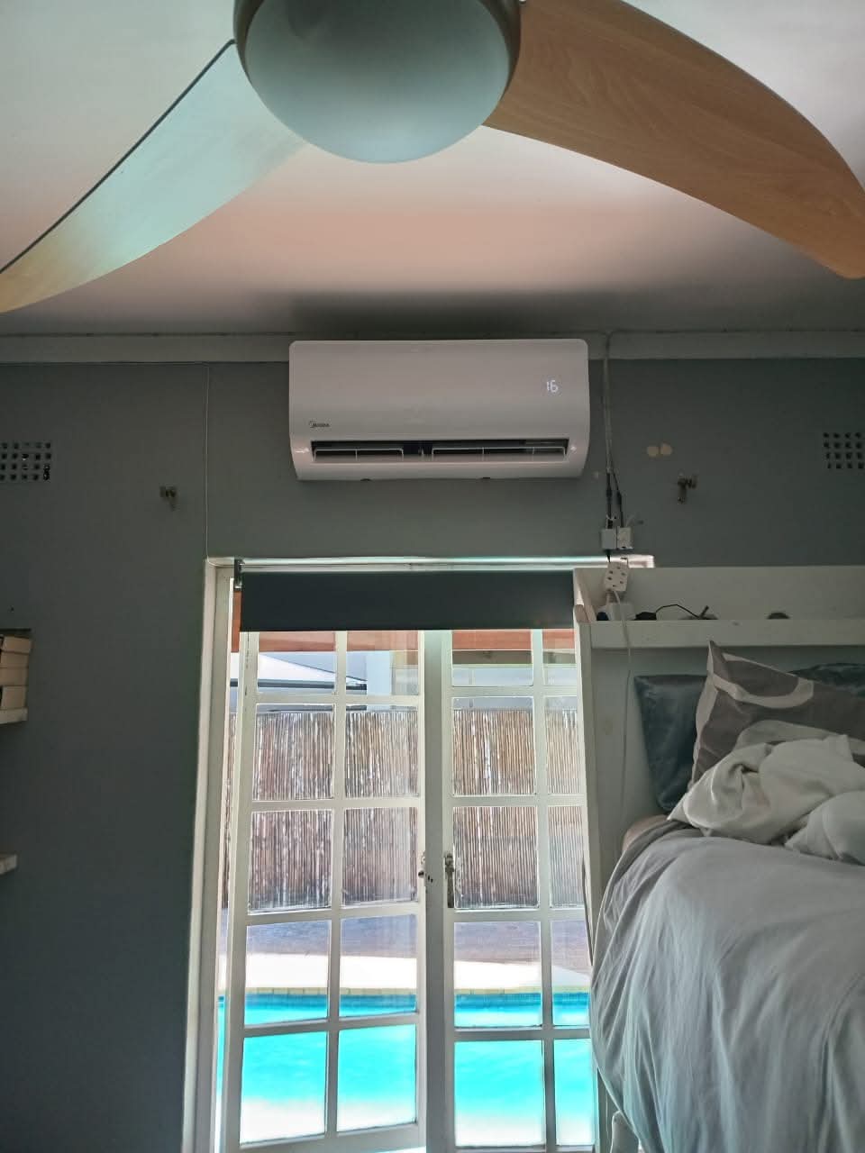 Poolside bedroom wall-split